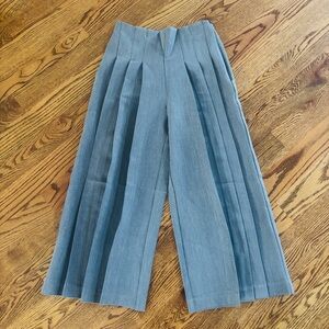 Gray Pleated Wide-Leg Pants 3/4 Coullotte Pants